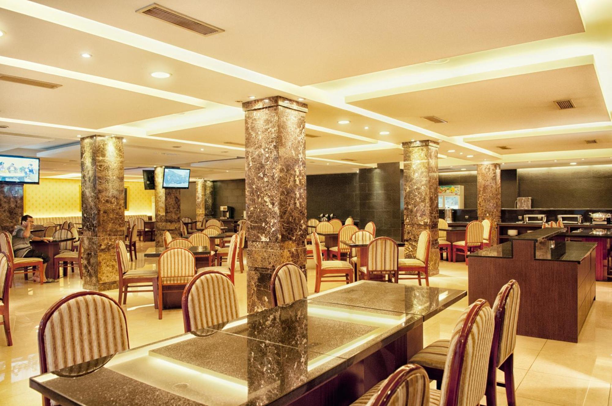 Grand Sakura Hotel Medan Exterior foto